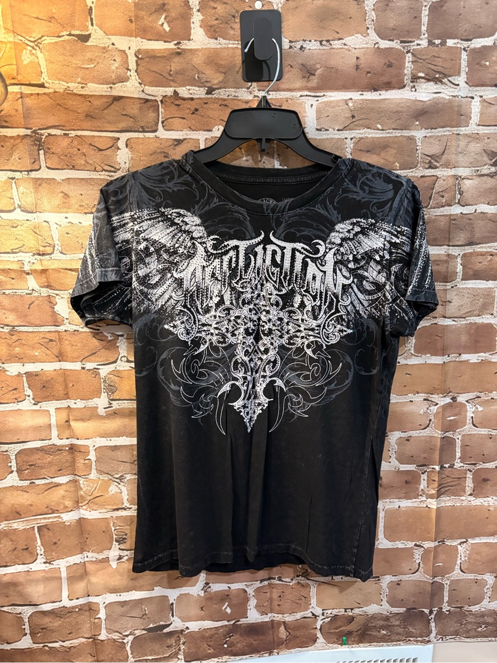 Affliction Women’s Graphic Wing Tee – Large